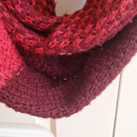 Smart Set Deep Red Knit Scarf - Picture 3 of 4